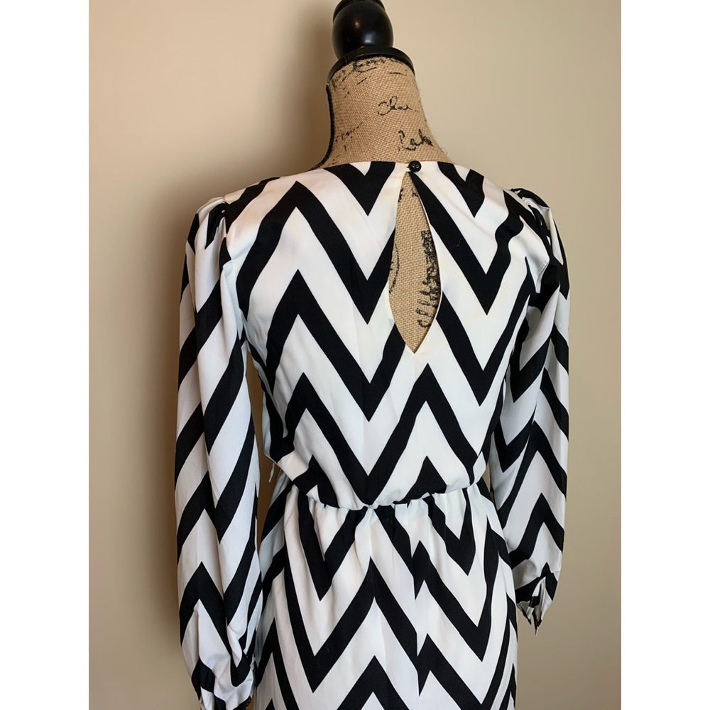 Chevron long sleeve dress - Picture 4 of 5